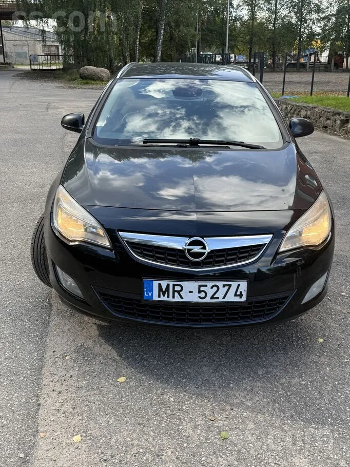 Opel Astra 2012 photo 2
