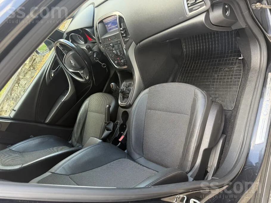 Opel Astra 2012 photo 5