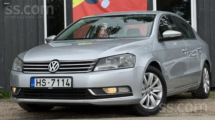 Volkswagen Passat 2011 photo 2