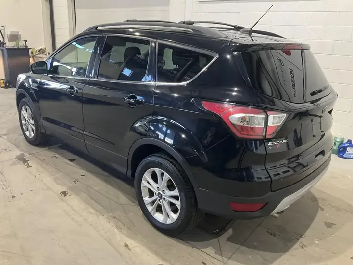 Ford Escape 2018 photo 2