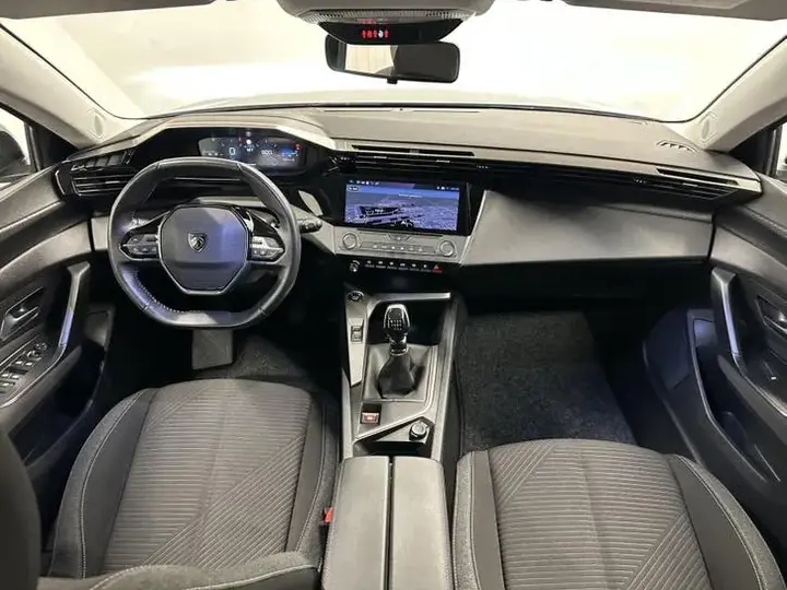 Peugeot 308 2022 photo 2