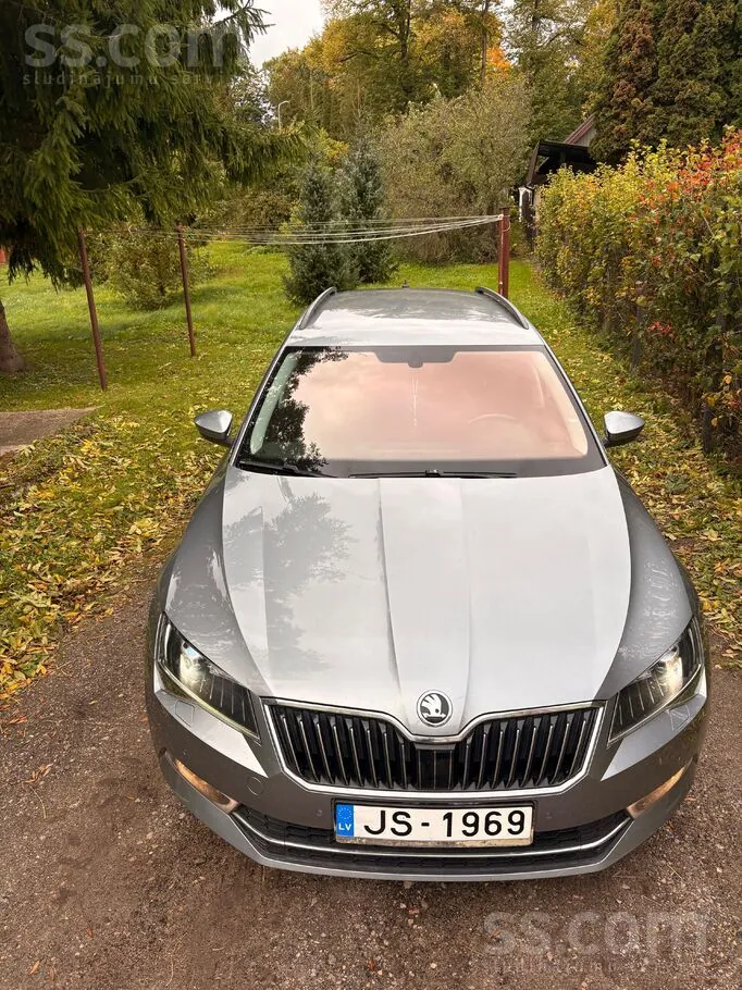 Skoda Superb 2019 photo 2