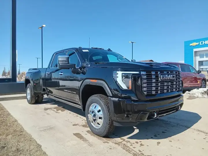 GMC Sierra 3500Hd 2026 photo 3