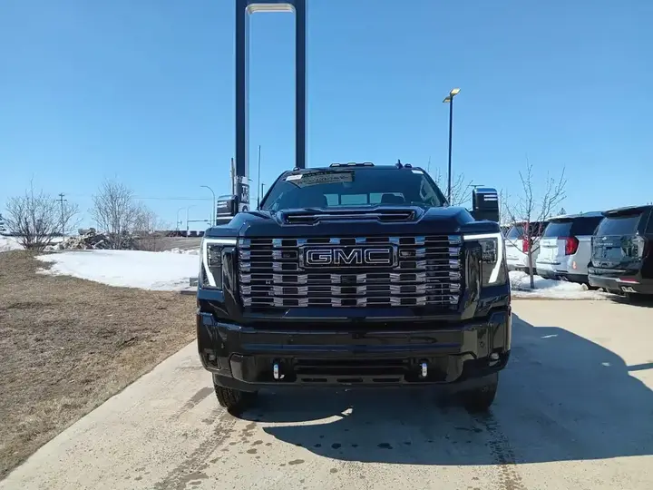 GMC Sierra 3500Hd 2026 photo 2