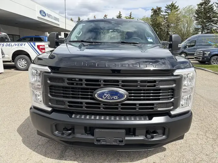 Ford F-350 Super Duty 2026 photo 2