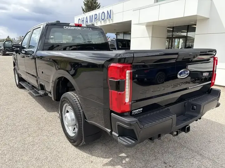 Ford F-350 Super Duty 2026 photo 4