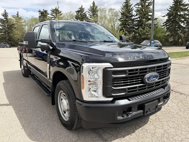 Ford F-350 Super Duty 2026 photo 3