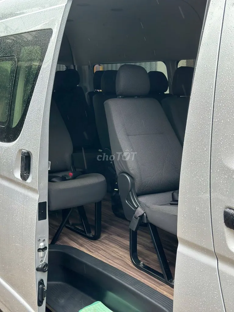 Toyota Hiace 2017 photo 4