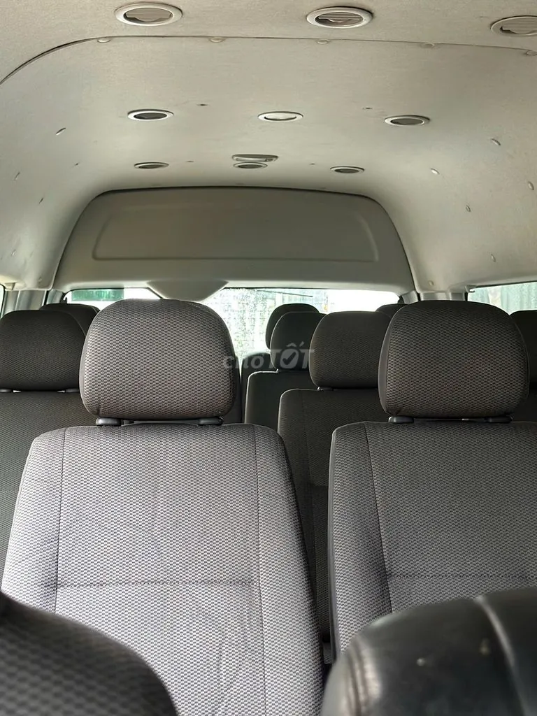 Toyota Hiace 2017 photo 2
