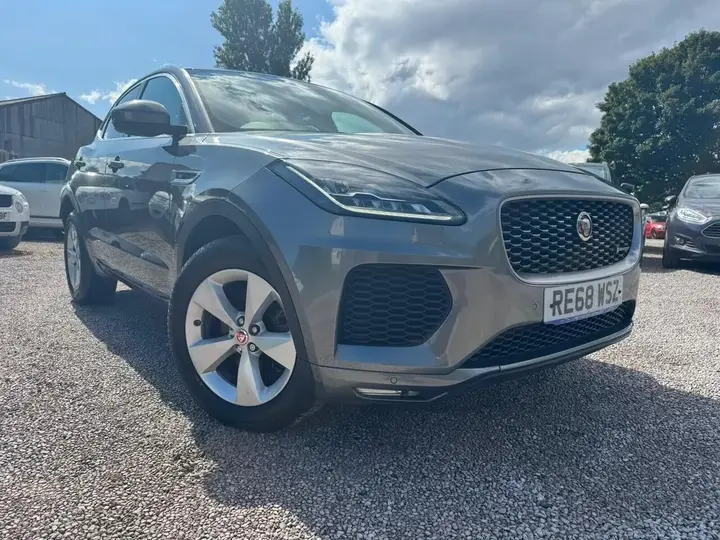 Jaguar E-Pace 2018 photo 2