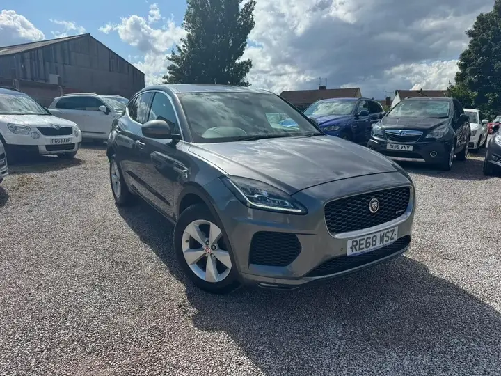 Jaguar E-Pace 2018 photo 3