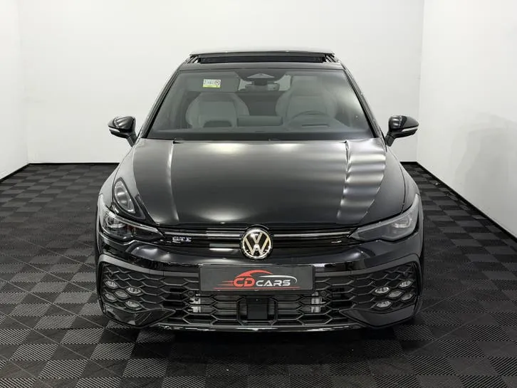 Volkswagen Golf 2026 photo 2