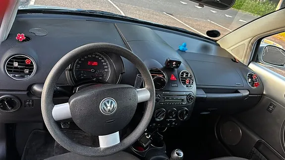 Volkswagen New Beetle 2006 photo 5