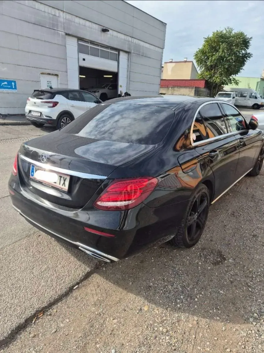 Mercedes-Benz E-Class 2017 photo 2