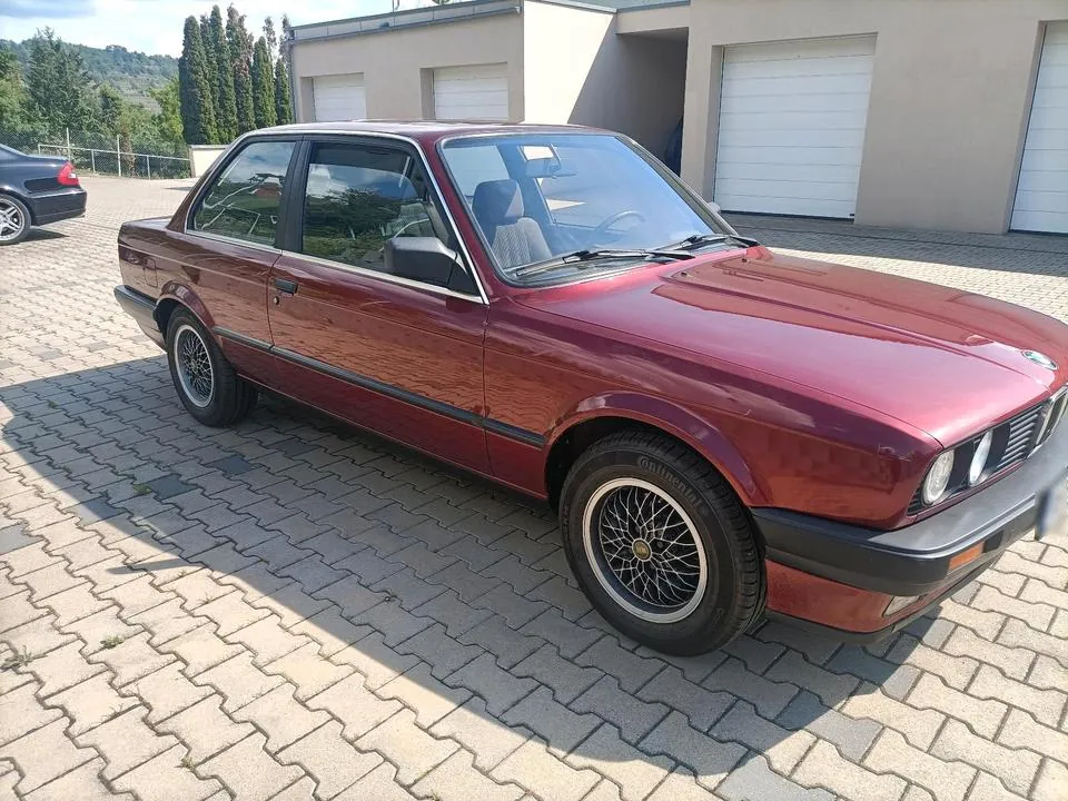BMW E30 318I