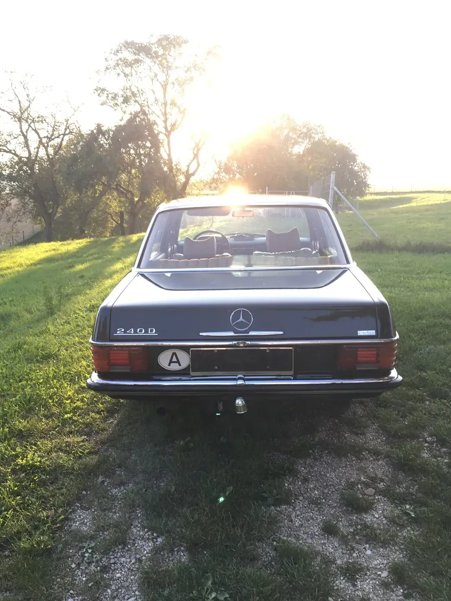 Mercedes-Benz E-Class 1973 photo 3