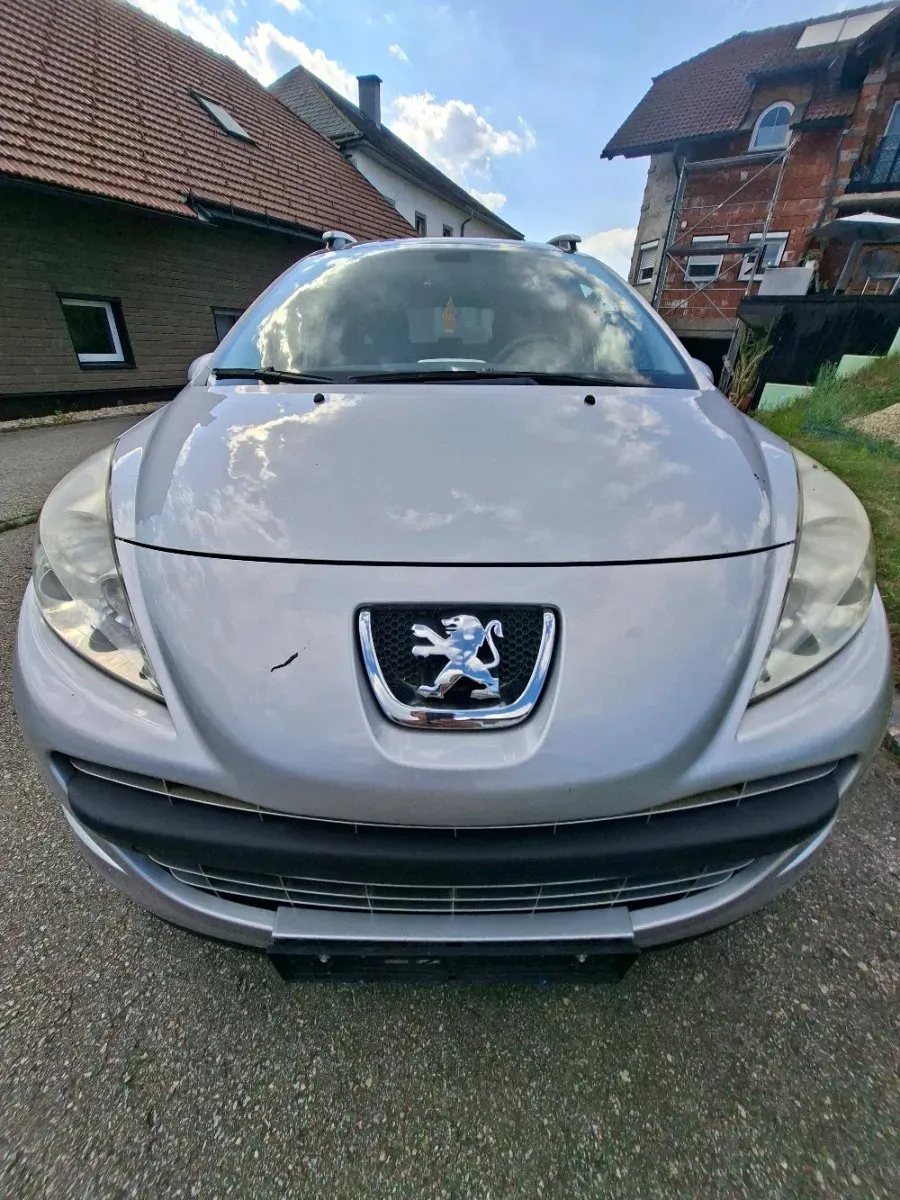 Peugeot 207 2012 photo 2