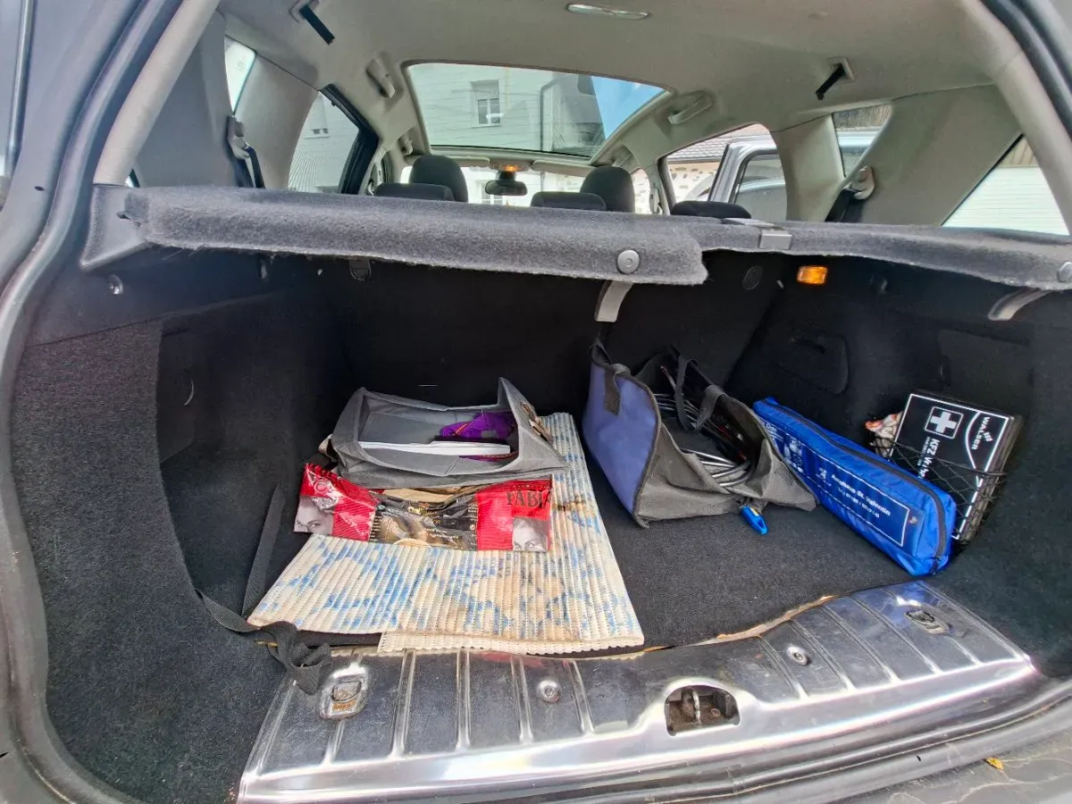 Peugeot 207 2012 photo 3
