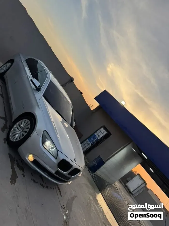 BMW 7 Series 2012 photo 2