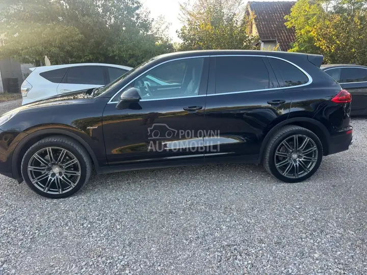 Porsche Cayenne 2015 photo 2