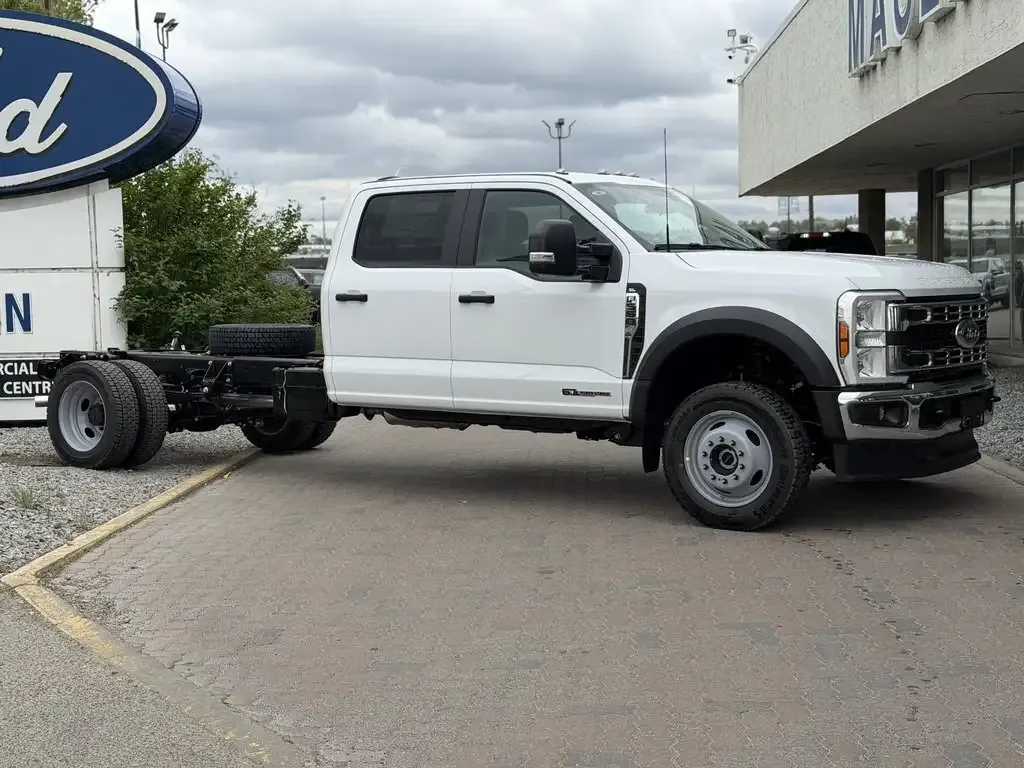 Ford F-550 Super Duty 2026 photo 2