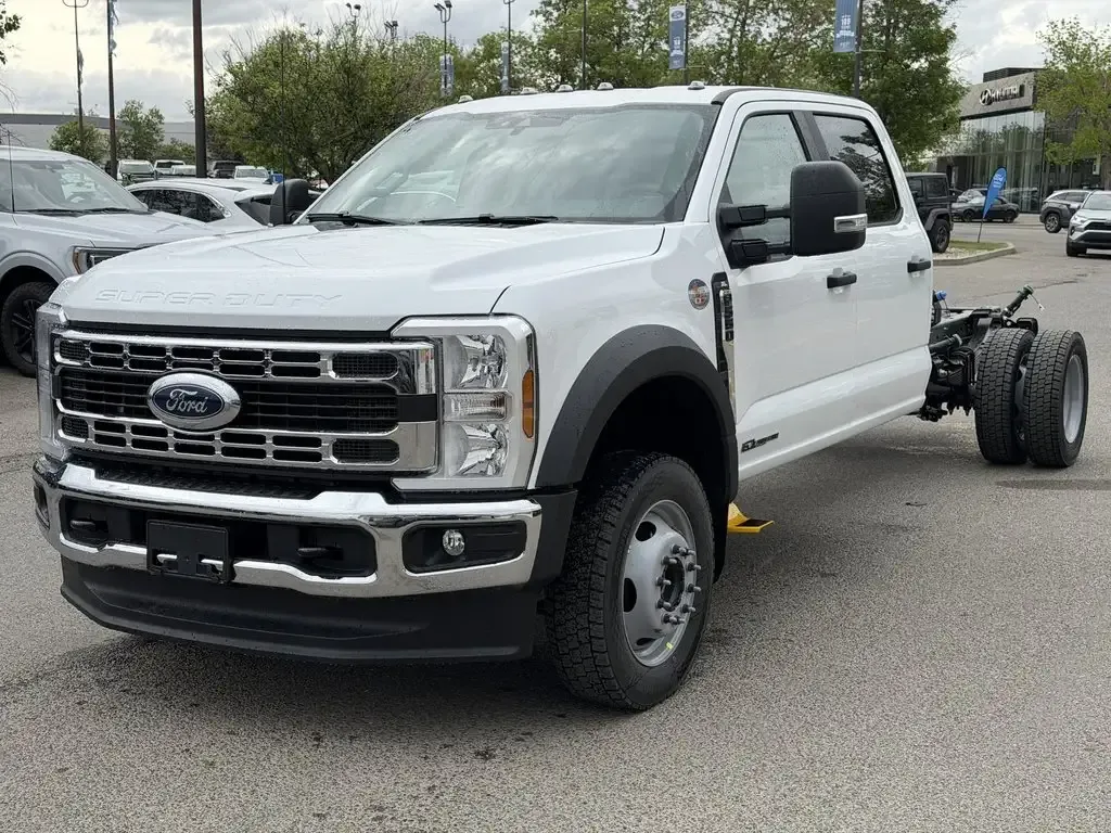 Ford F-550 Super Duty 2026 photo 5