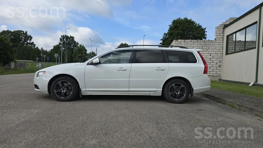 Volvo V70 2011 photo 3
