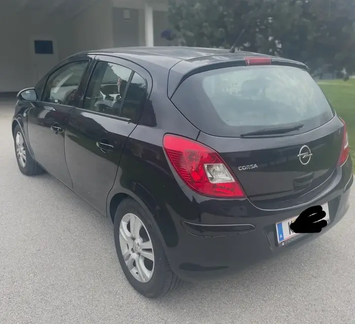 Opel Corsa 2009 photo 2