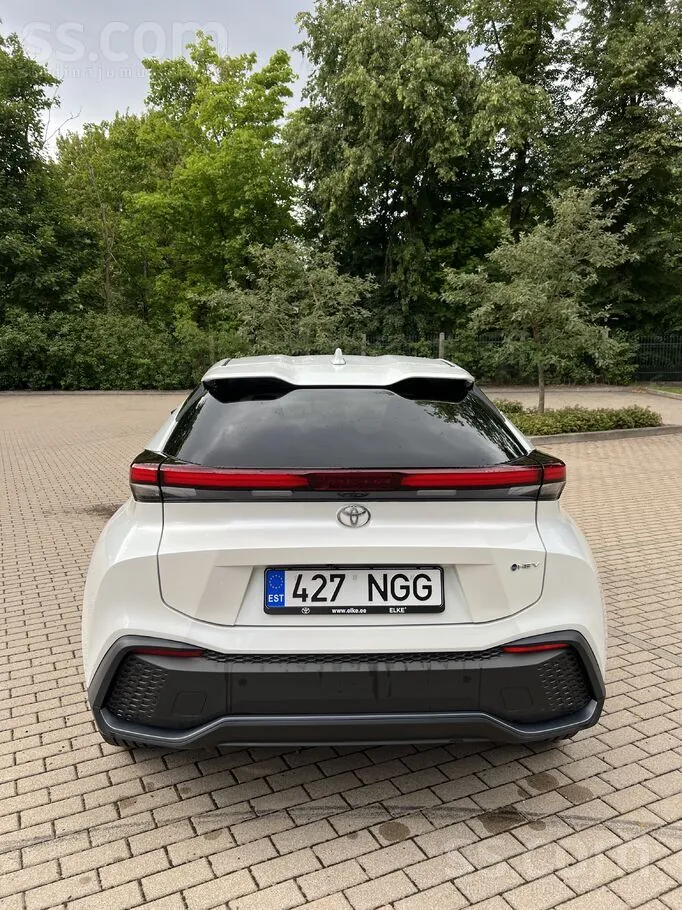 Toyota C-Hr 2024 photo 2