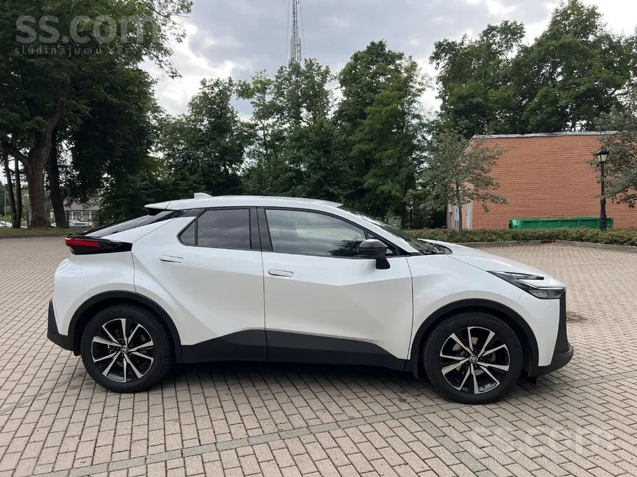 Toyota C-Hr 2024 photo 3