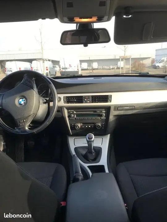 BMW 3 Series 2011 photo 3