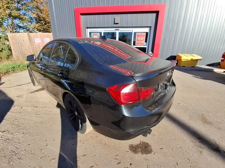 BMW 3 Series 2013 photo 2