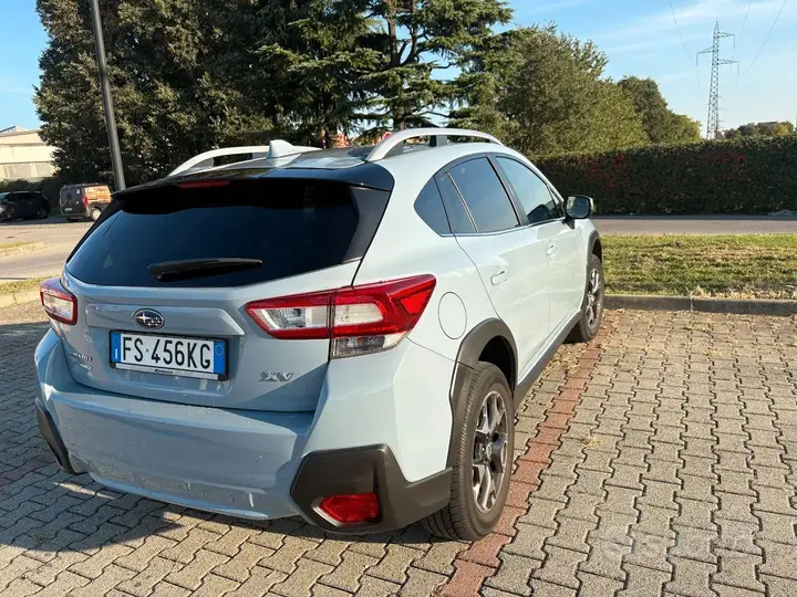 Subaru Xv 2018 photo 2