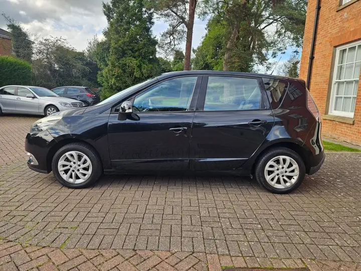 Renault Scenic 2013 photo 4