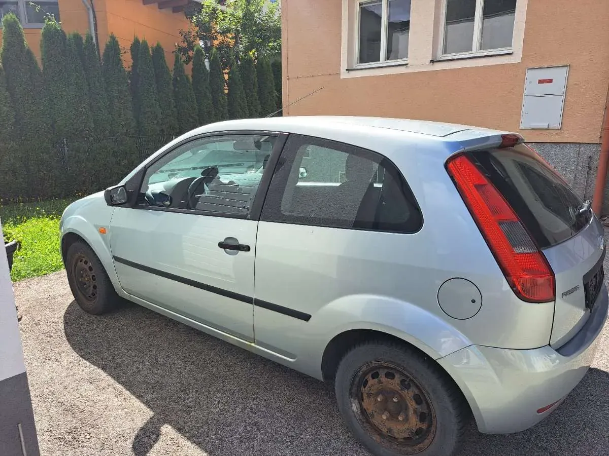 Ford Fiesta 2004 photo 2