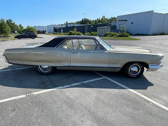 Pontiac Grand Prix 1965 photo 4