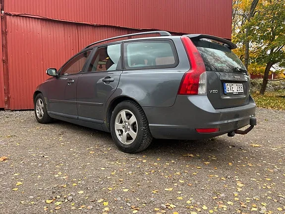 Volvo V50 2008 photo 2