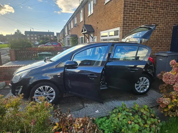 Vauxhall Corsa 2013 photo 2