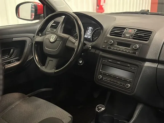 Skoda Fabia 2011 photo 4