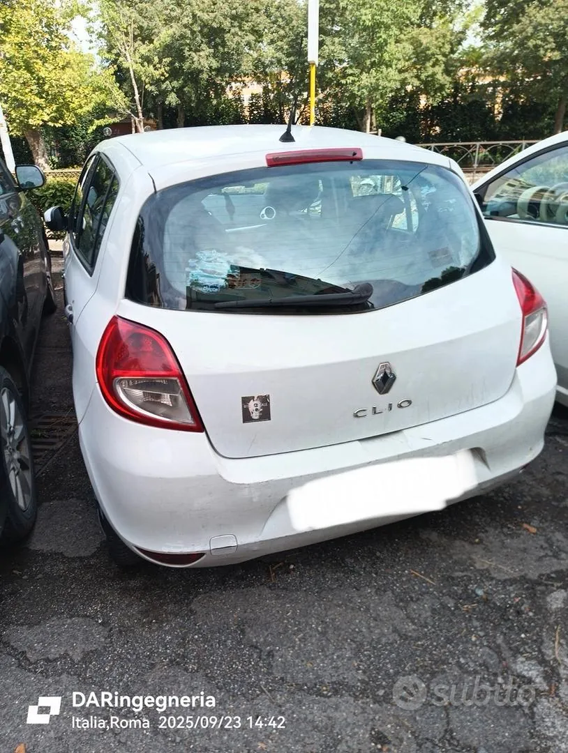 Renault Clio 2009 photo 2