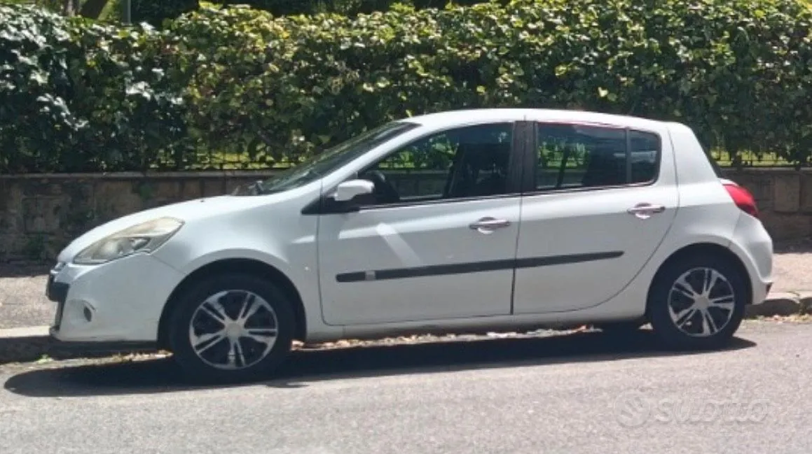 Renault Clio 2009 photo 3