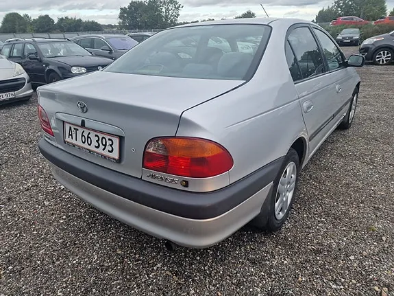 Toyota Avensis 1998 photo 4