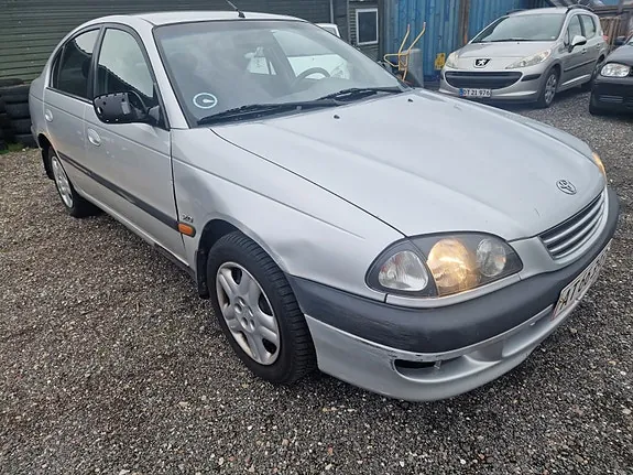 Toyota Avensis 1998 photo 2