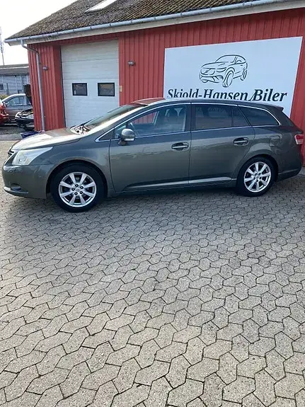 Toyota Avensis 2009 photo 2