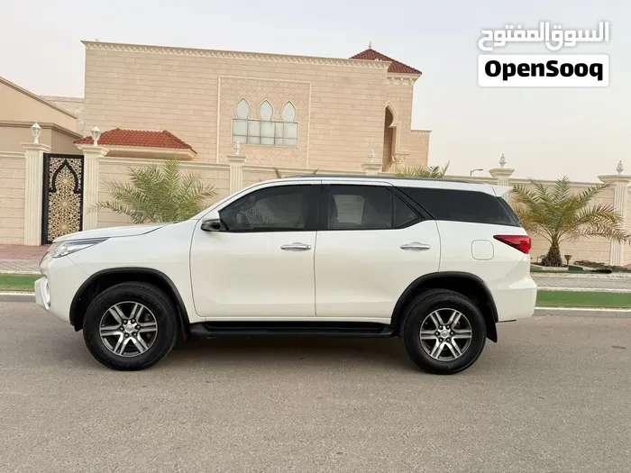 Toyota Fortuner 2018 photo 3