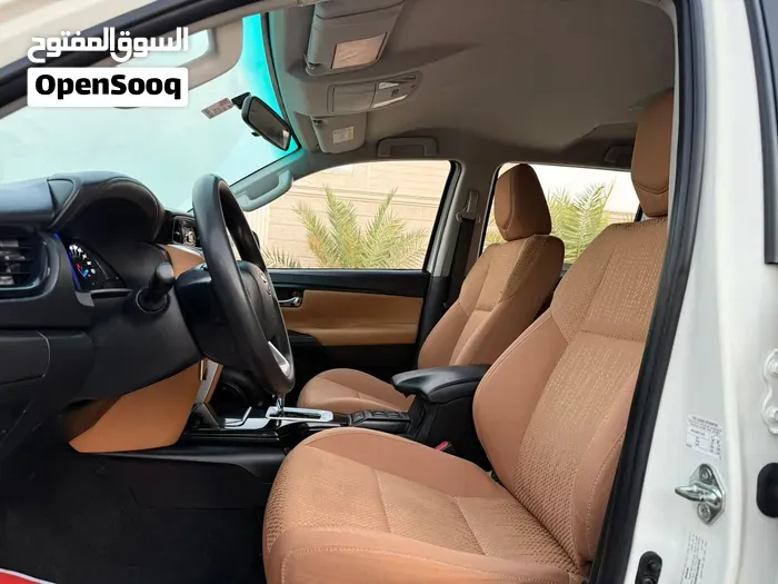 Toyota Fortuner 2018 photo 2
