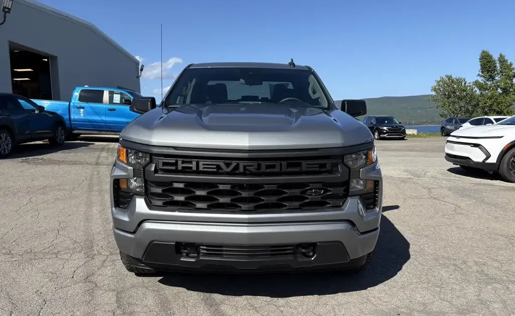 Chevrolet Silverado 1500 2026 photo 2