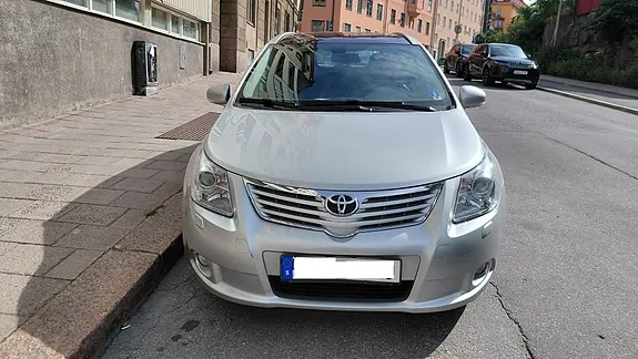 Toyota Avensis 2010 photo 2