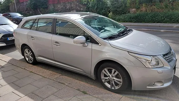 Toyota Avensis 2010 photo 4