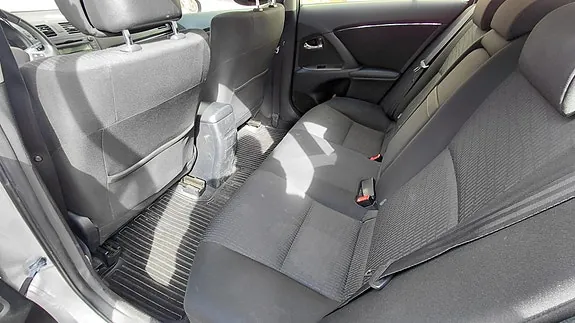 Toyota Avensis 2010 photo 5